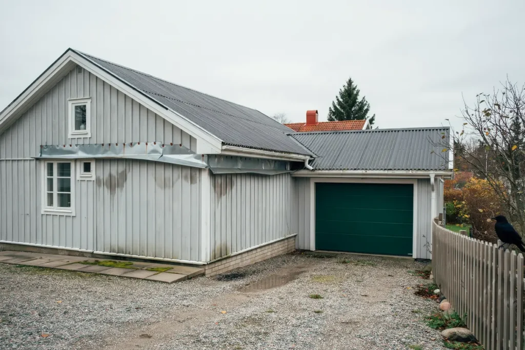 l ckande garage eller altantak i pl t s hittar du orsaken och v ljer r tt tg rd
