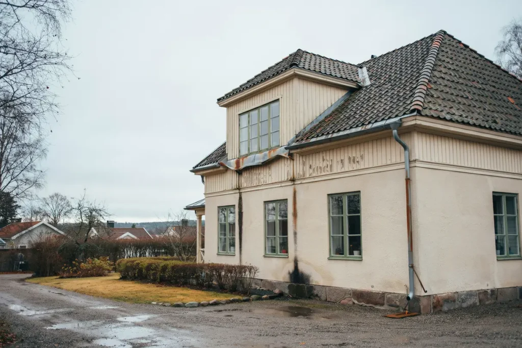 tecken p att h ngr nnor och stupr r beh ver bytas innan vattnet skadar huset